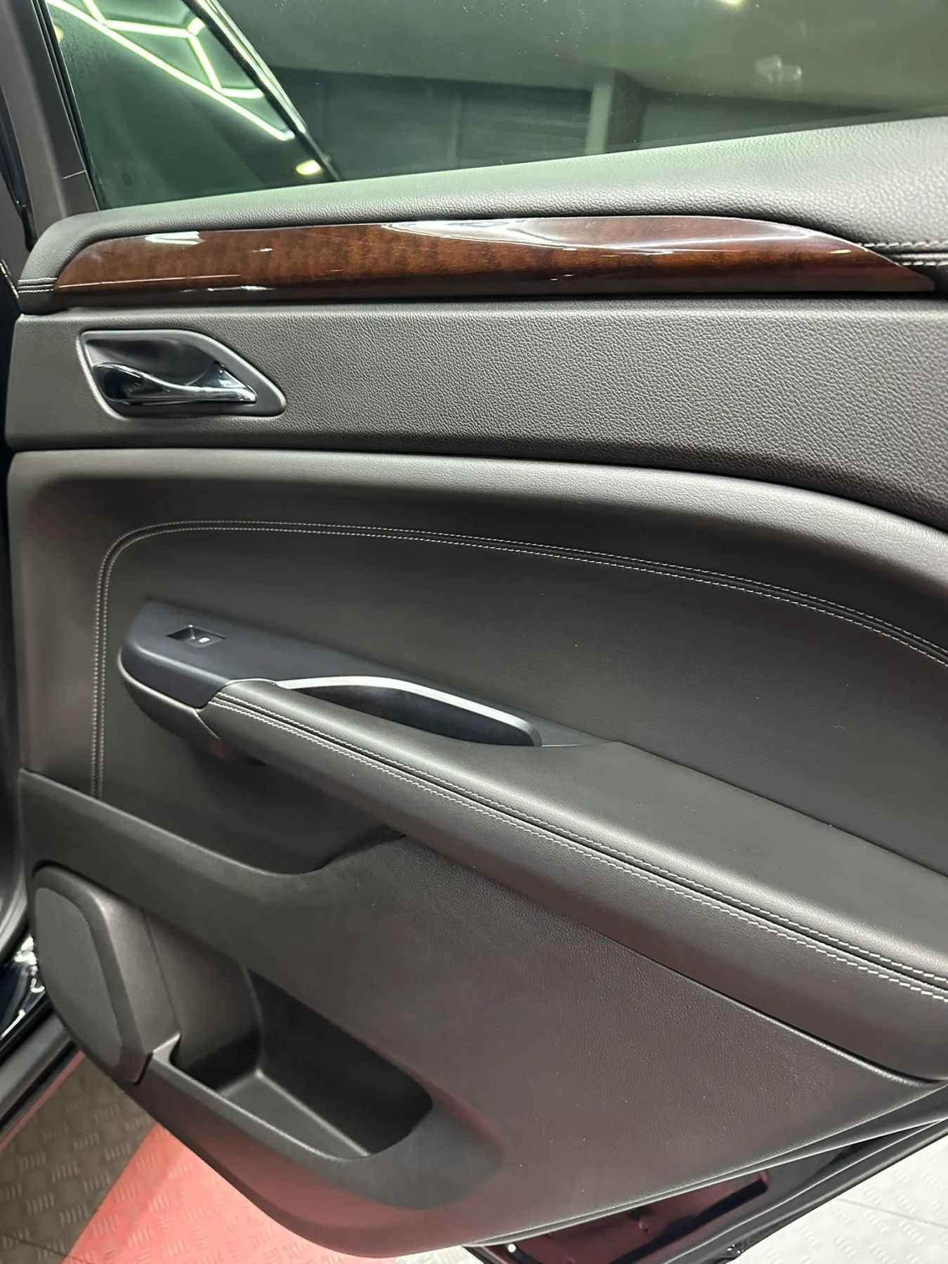Used 2013 Cadillac SRX Luxury w/ Driver Awareness Package FWD image 27