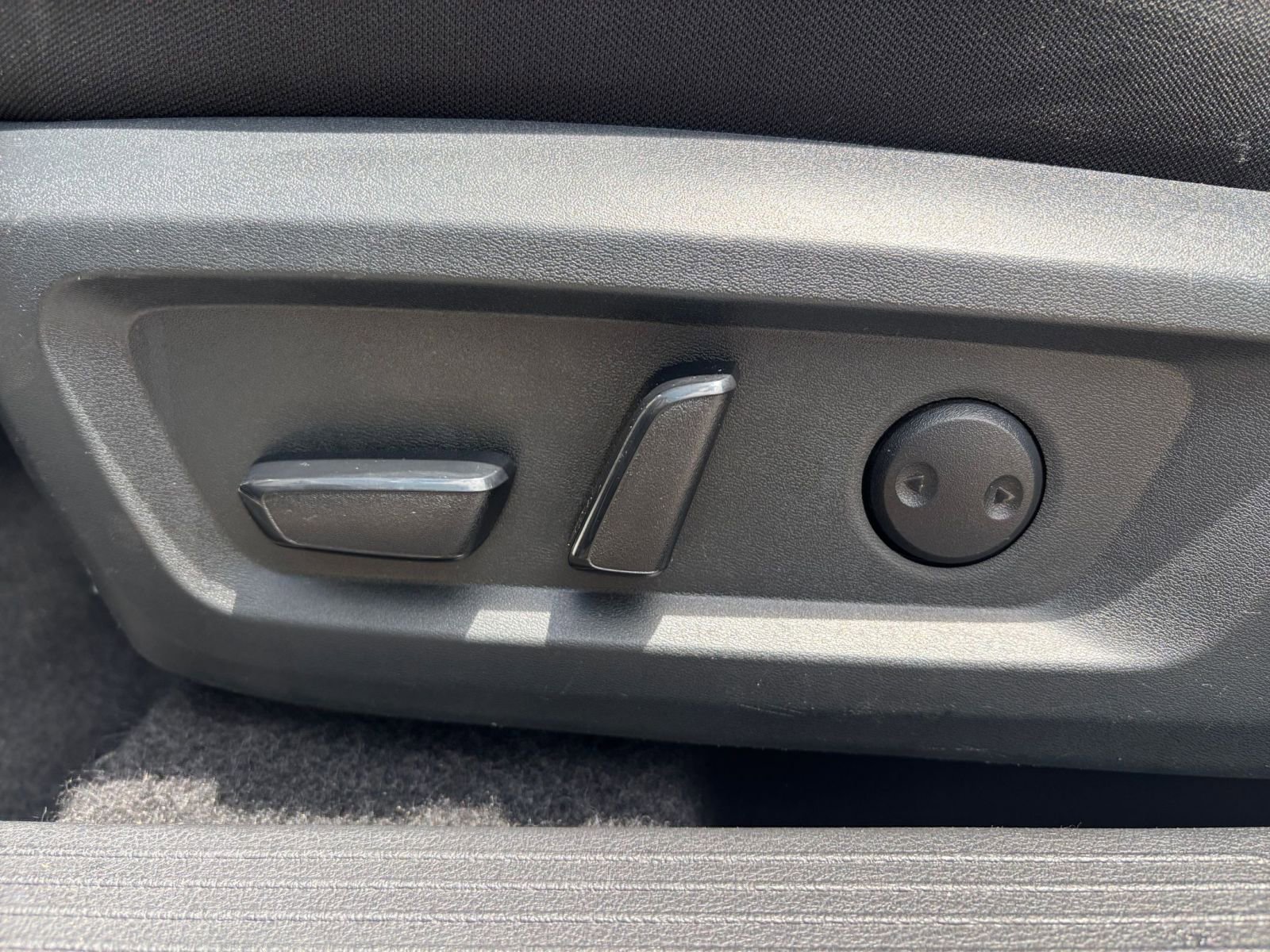 Used 2025 Nissan Rogue SV FWD image 22