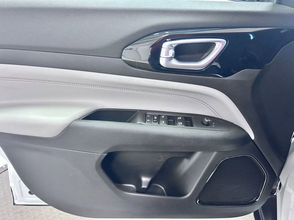 Used 2024 Jeep Compass Limited image 4