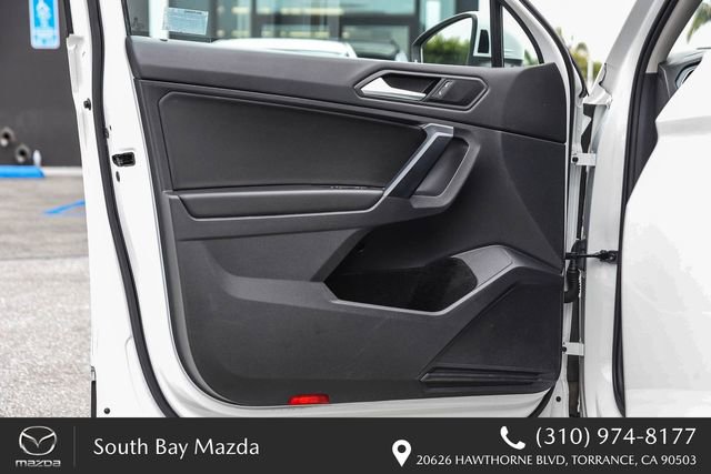 Used 2021 Volkswagen Tiguan SE w/ Panoramic Sunroof Package FWD image 23