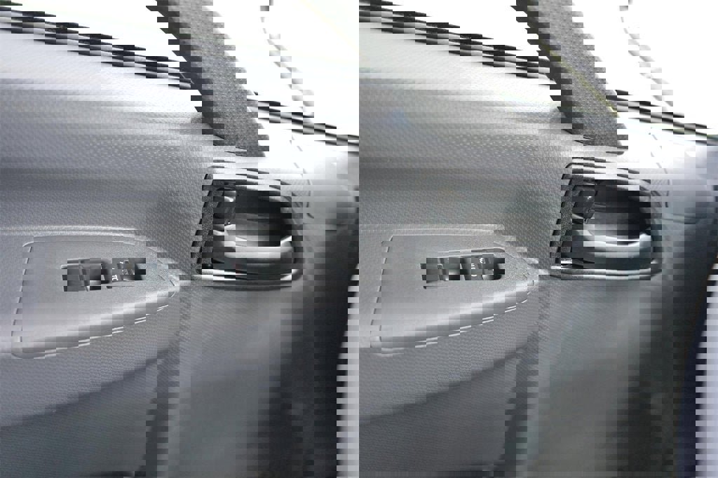 New 2025 Chevrolet Low Cab Forward image 7
