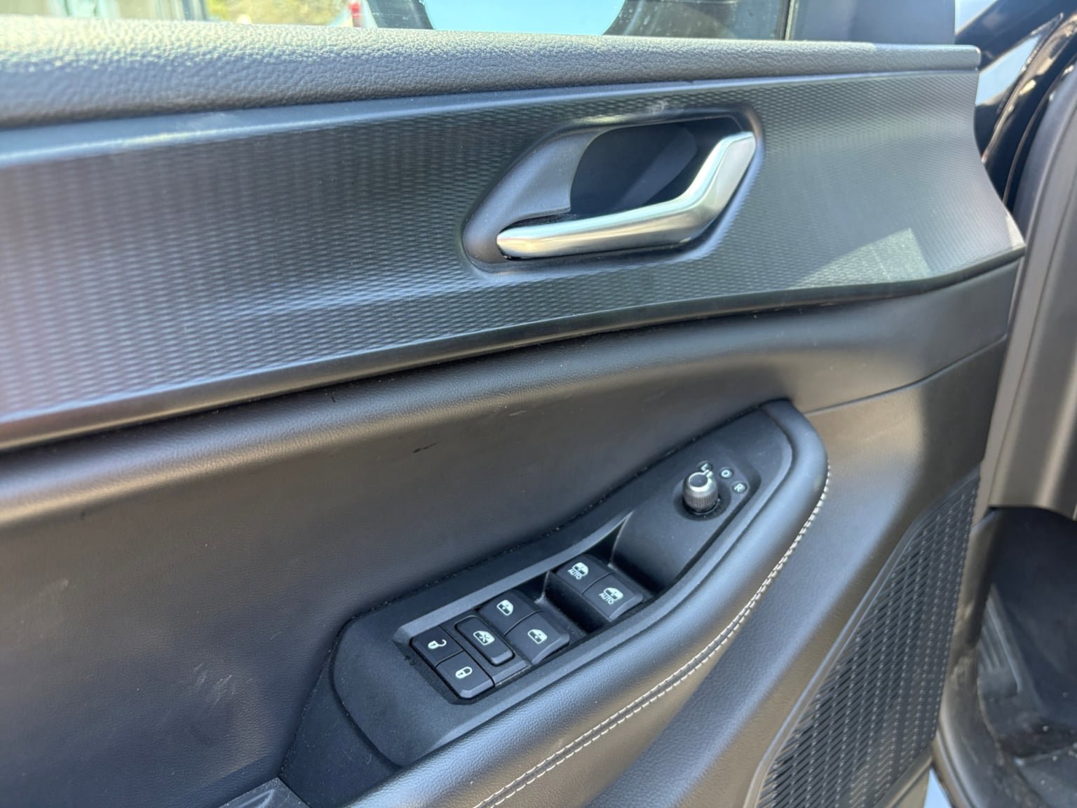 Used 2023 Jeep Grand Cherokee Laredo RWD image 12
