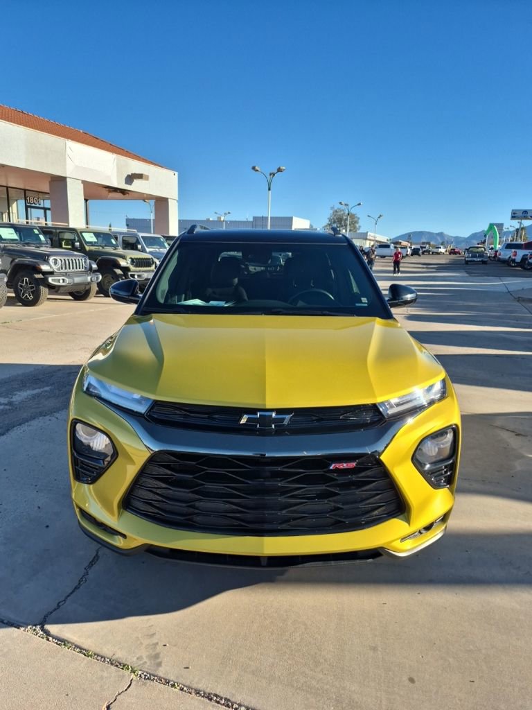 Used 2023 Chevrolet TrailBlazer RS w/ Sun and Liftgate Package FWD image 2
