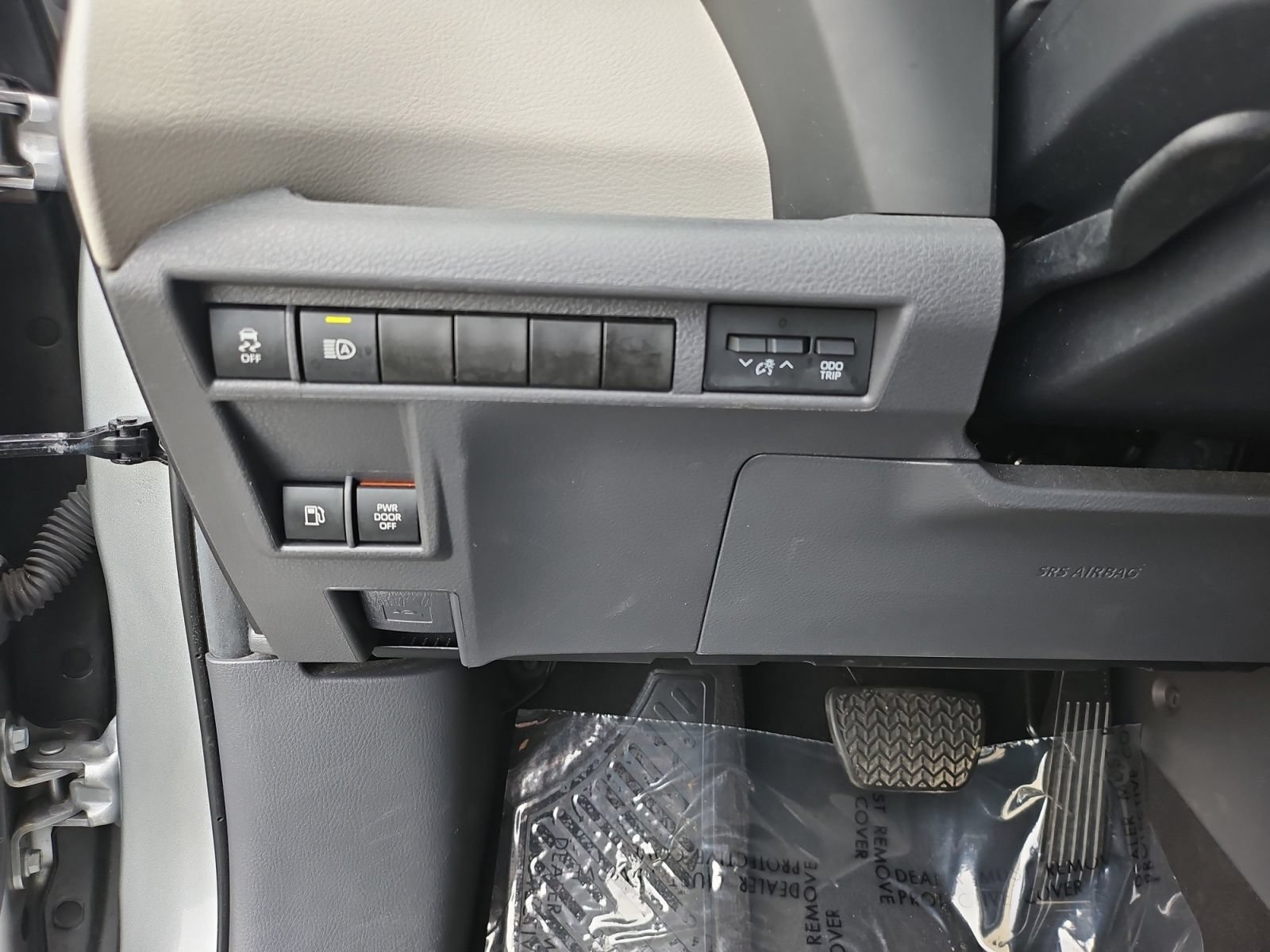 Used 2024 Toyota Sienna XLE FWD image 25