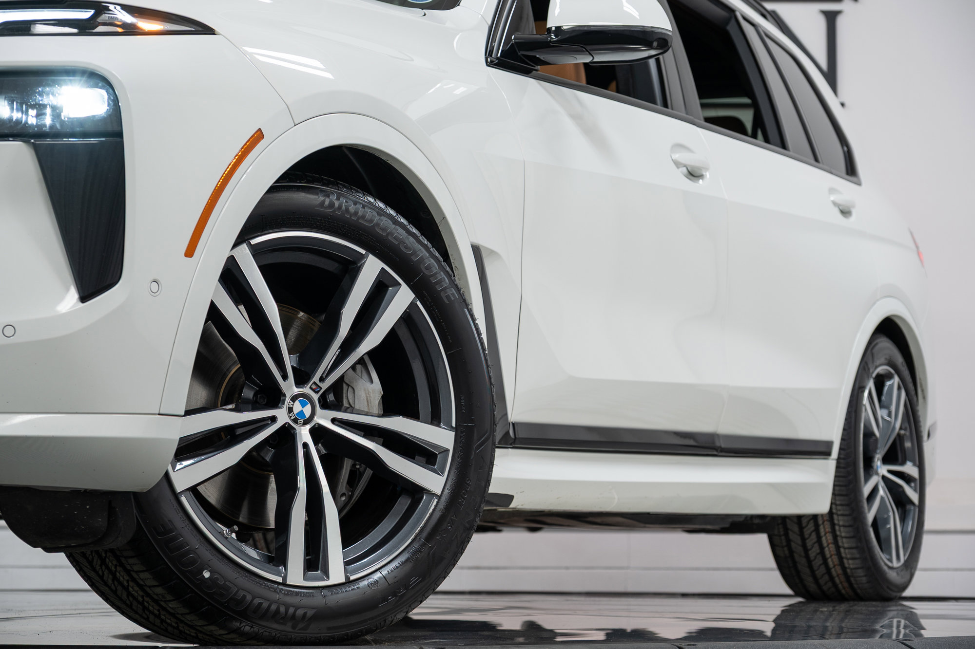 Certified 2024 BMW X7 xDrive40i w/ M Sport Package image 28