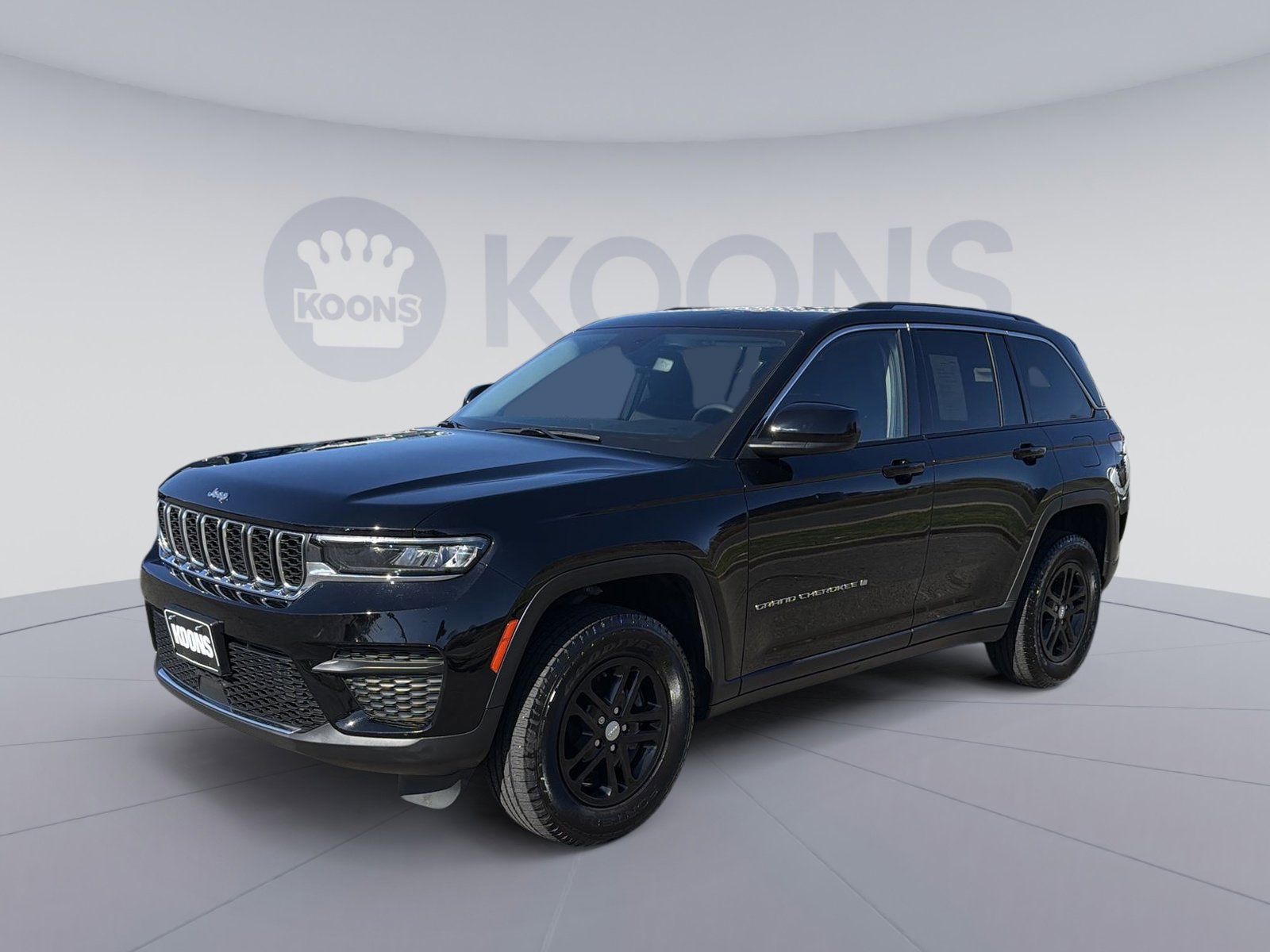 Used 2023 Jeep Grand Cherokee Laredo w/ Luxury Tech Group I