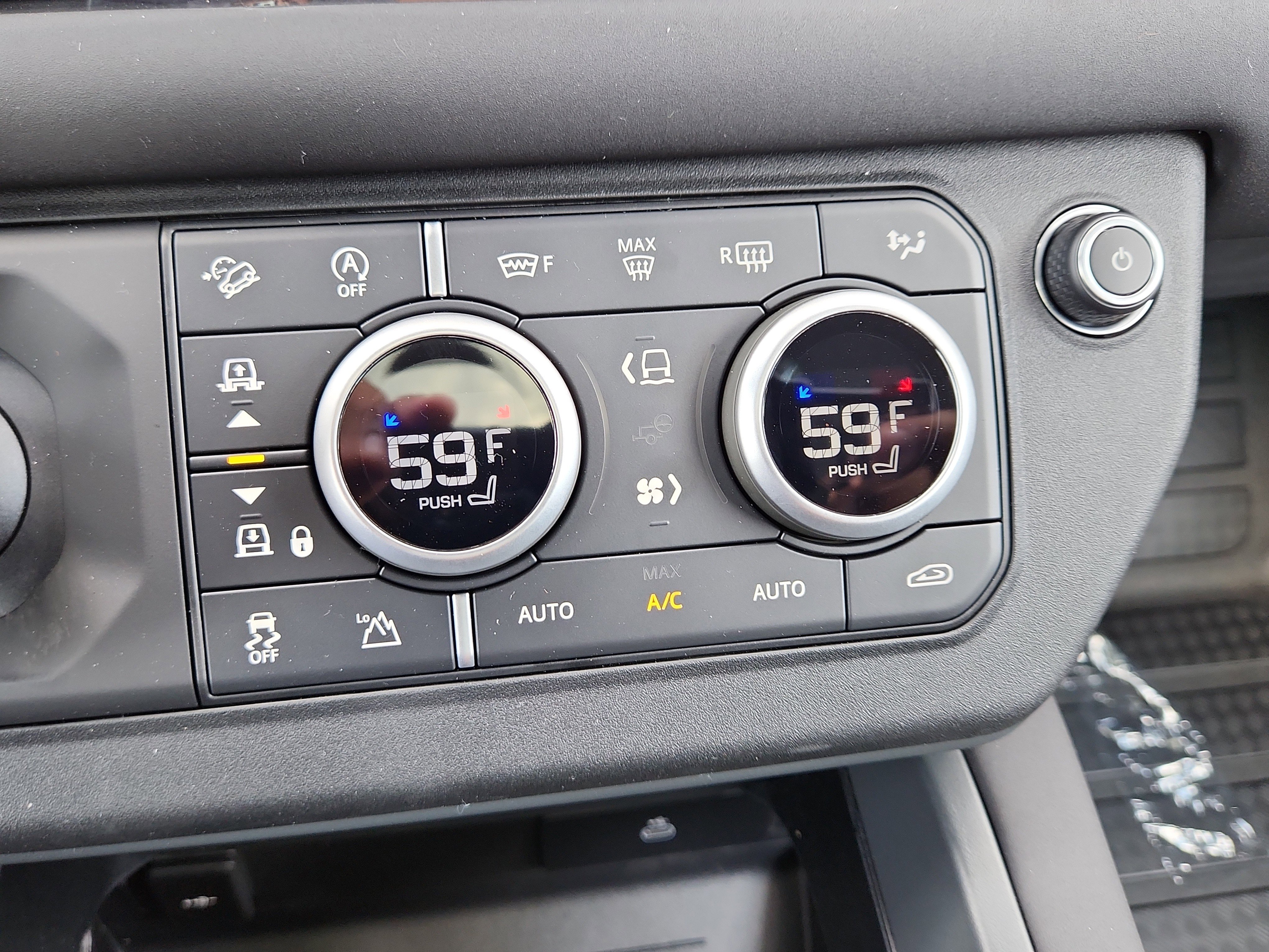 New 2025 Land Rover Defender 110 X-Dynamic SE image 28