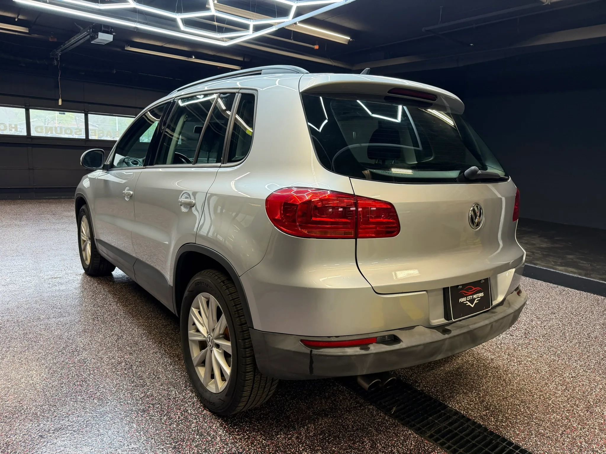 Used 2017 Volkswagen Tiguan S AWD/4WD image 5