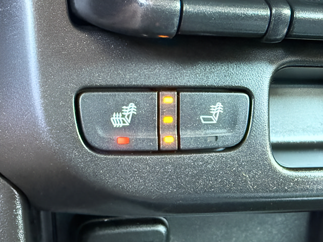 Used 2022 Chevrolet Colorado Z71 AWD/4WD image 11