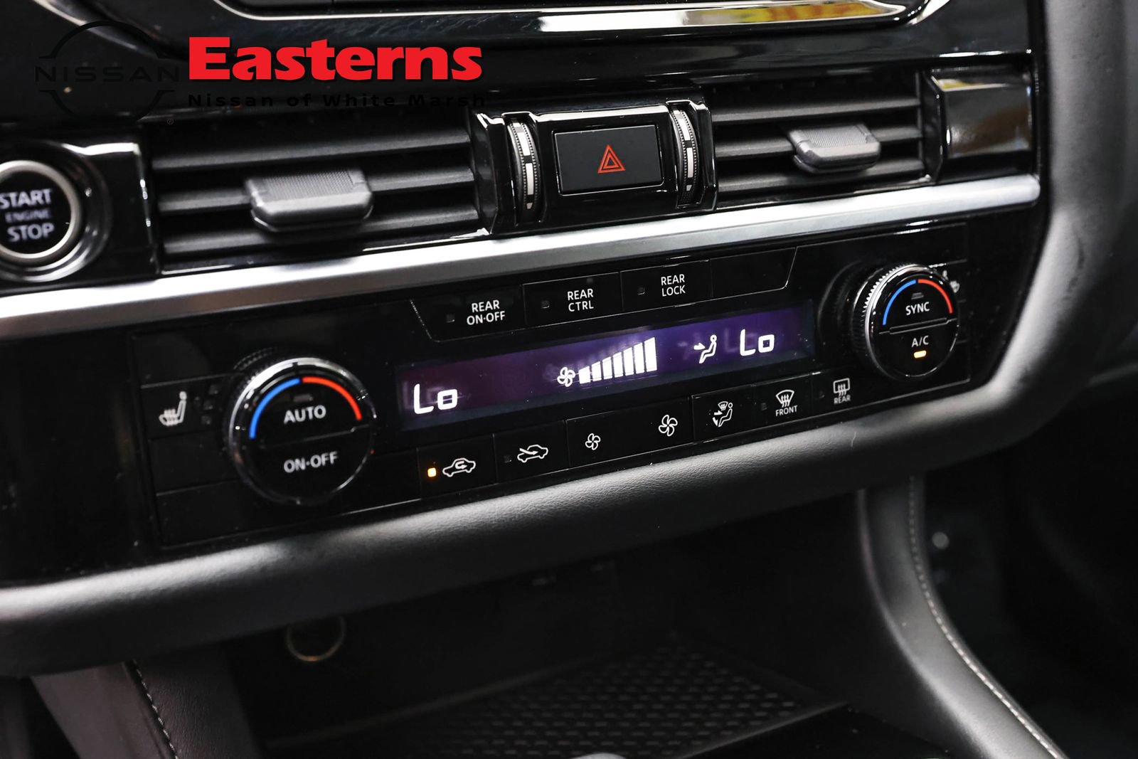 Used 2022 Nissan Pathfinder SV AWD/4WD image 19