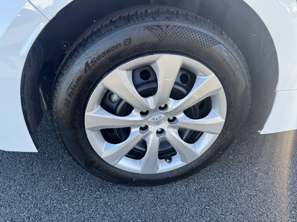 Used 2025 Toyota Corolla LE image 21