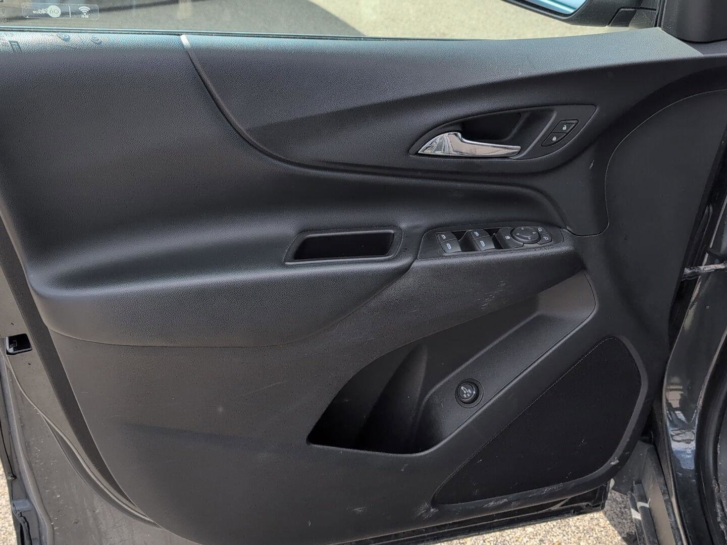 Used 2018 Chevrolet Equinox LT image 18