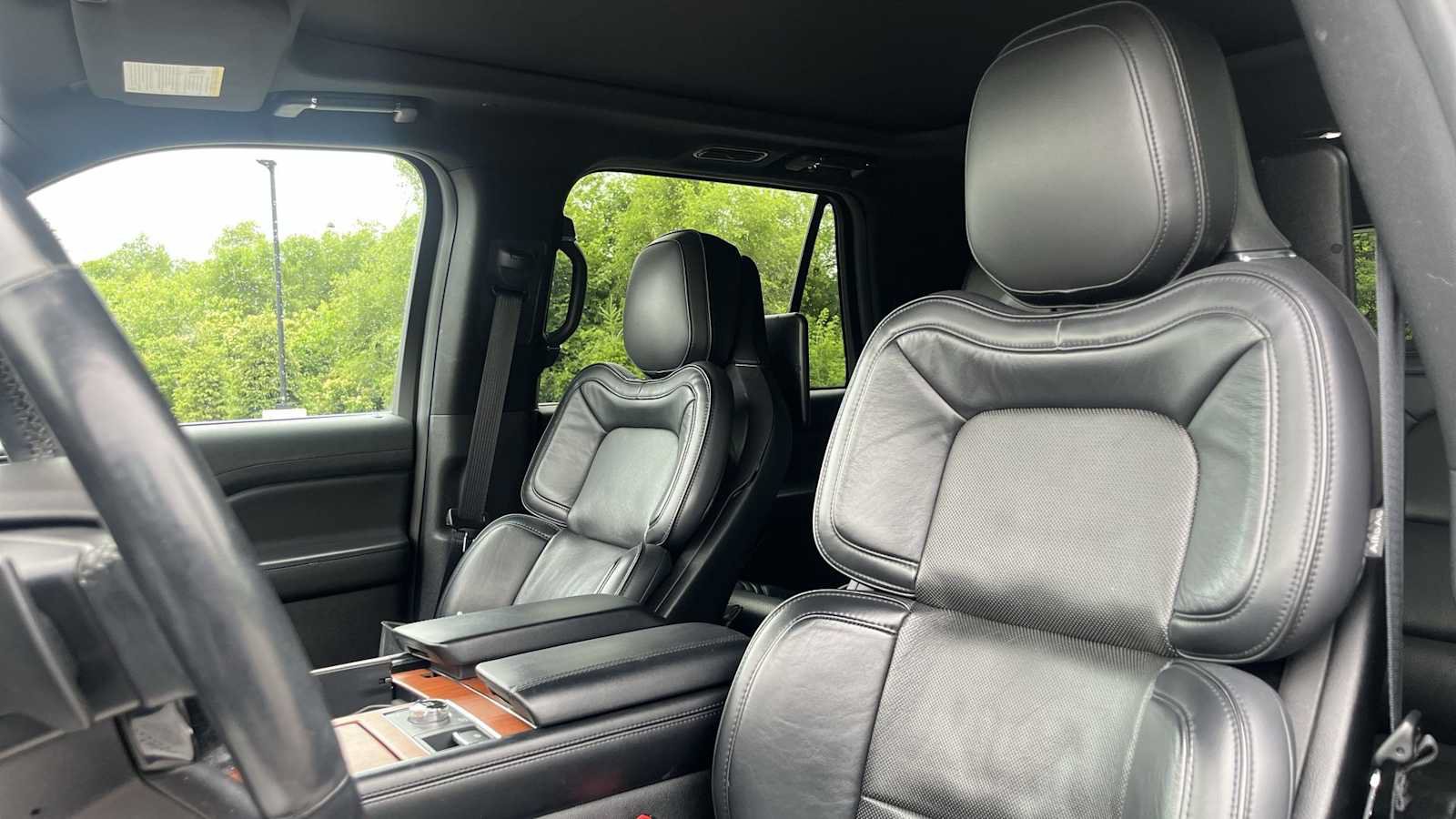 Used 2019 Lincoln Navigator Reserve AWD/4WD image 30