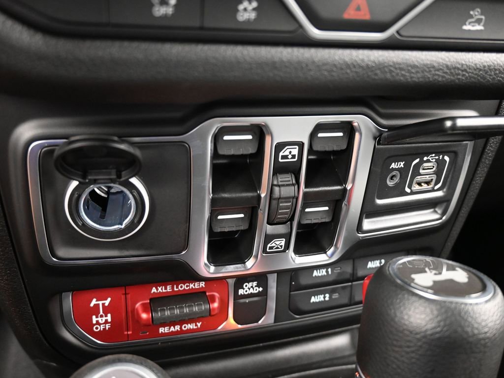 Used 2025 Jeep Wrangler Willys AWD/4WD image 19