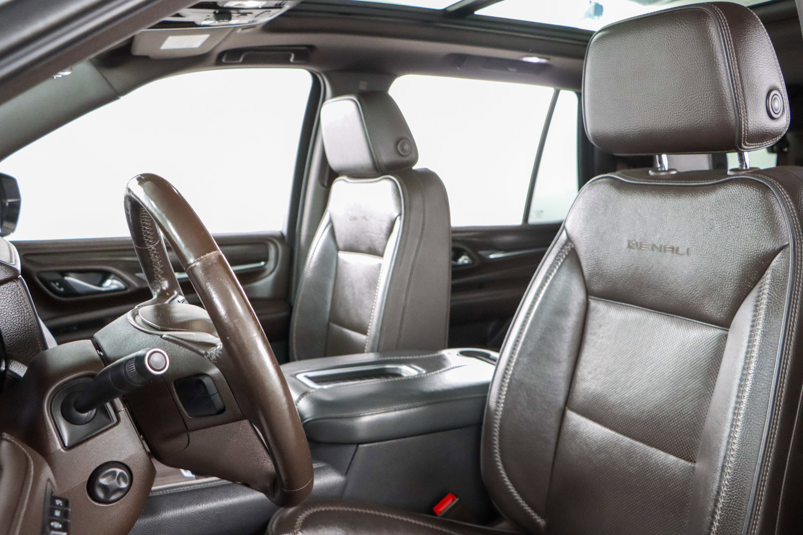 Used 2021 GMC Yukon Denali w/ Denali Premium Package image 28