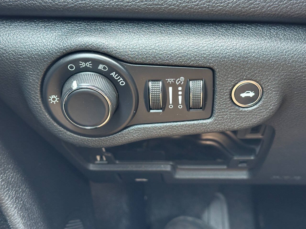 Used 2016 Chrysler 200 Limited FWD image 32