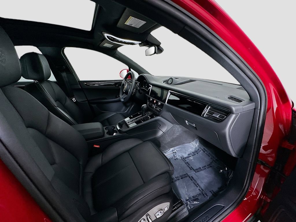 Certified 2026 Porsche Macan image 30