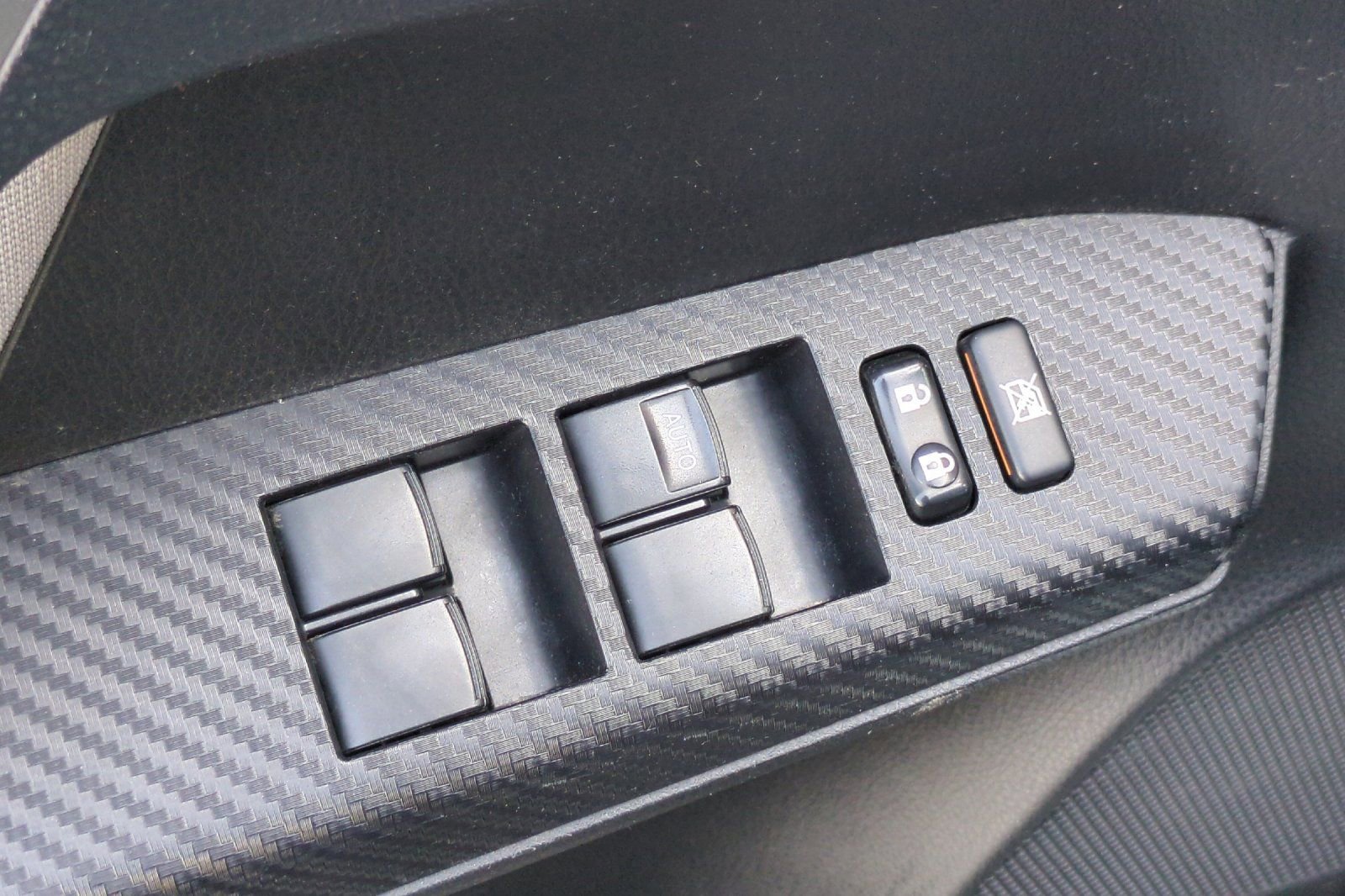 Used 2015 Toyota RAV4 LE FWD image 11