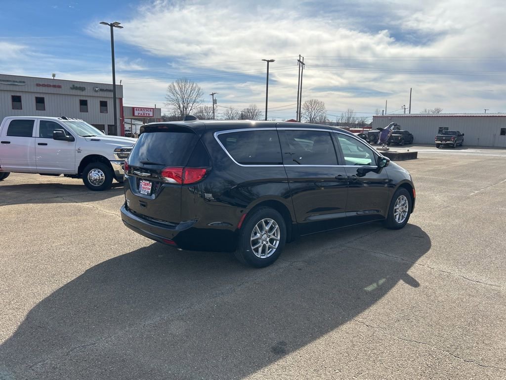 New 2026 Chrysler Voyager LX image 5