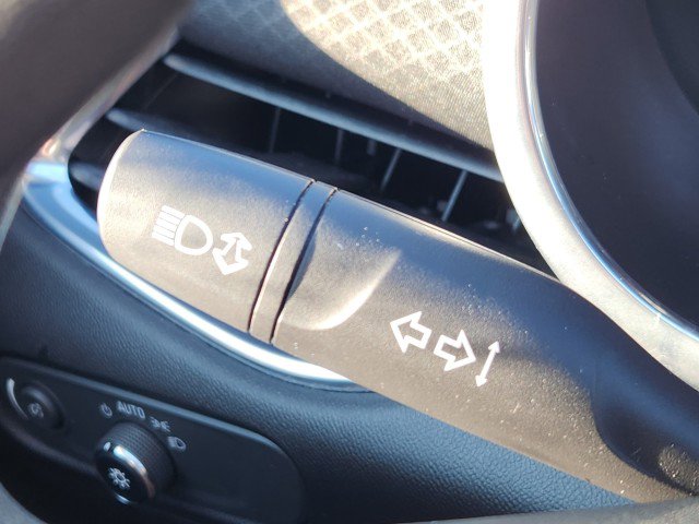 Used 2018 Chevrolet Malibu LT image 33