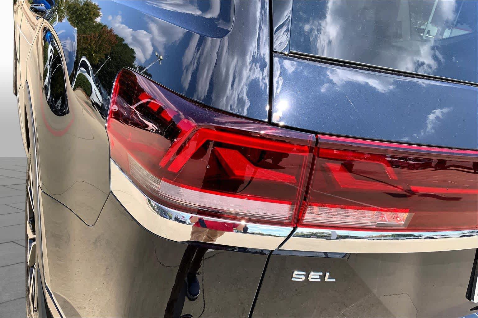 Used 2025 Volkswagen Atlas SEL Premium R-Line AWD/4WD image 28