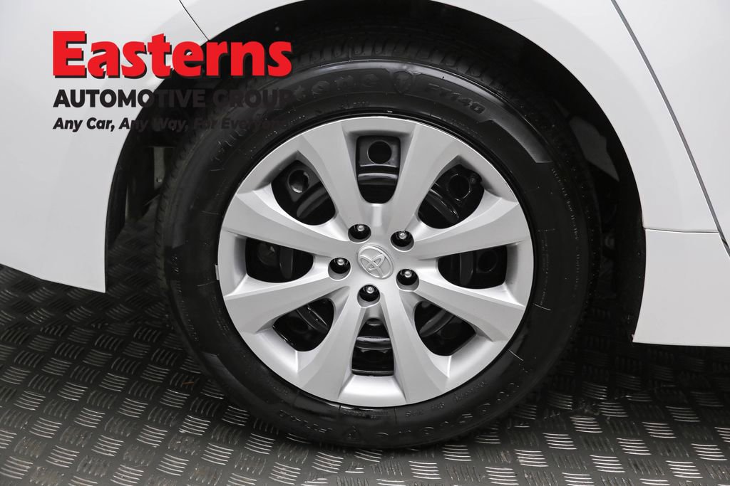 Used 2025 Toyota Corolla LE image 30