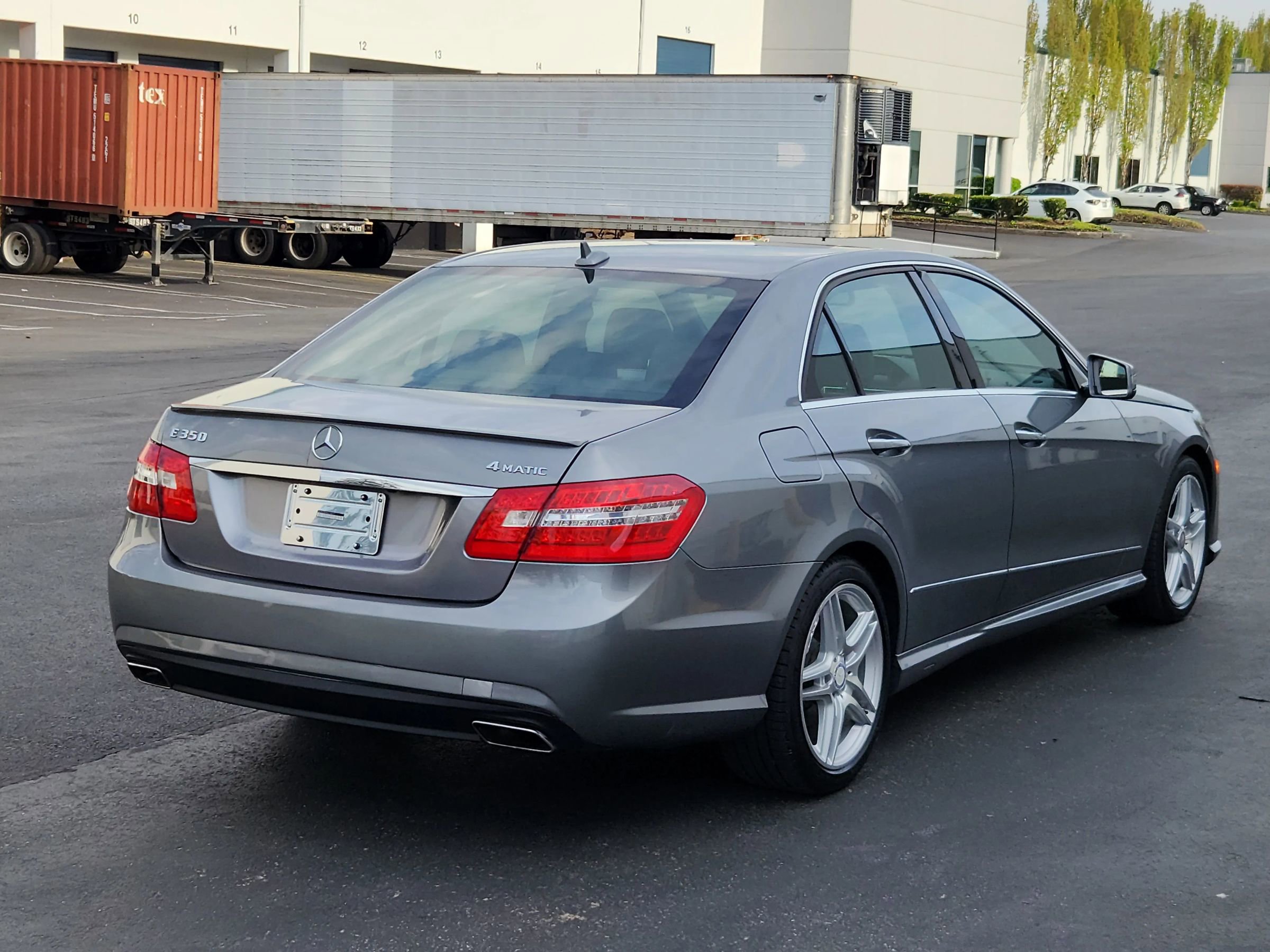 Used 2013 Mercedes-Benz E 350 4MATIC Sedan image 4