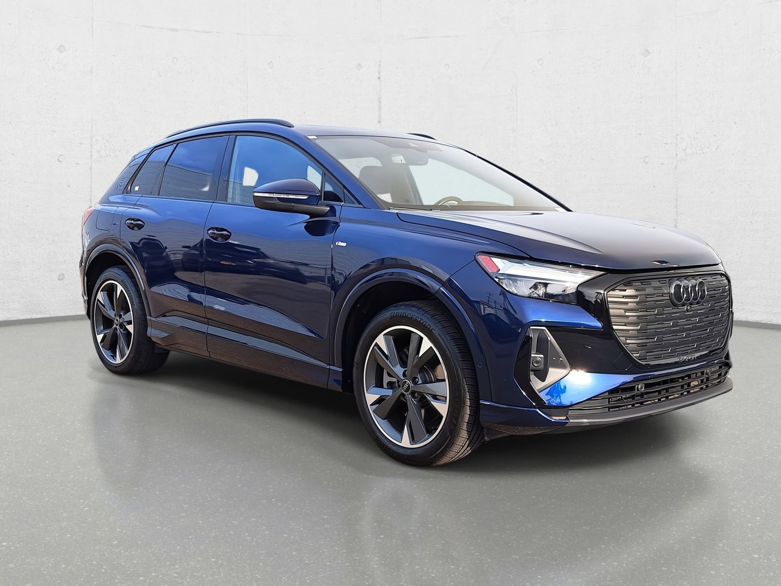 Used 2024 Audi Q4 e-tron Premium Plus image 3
