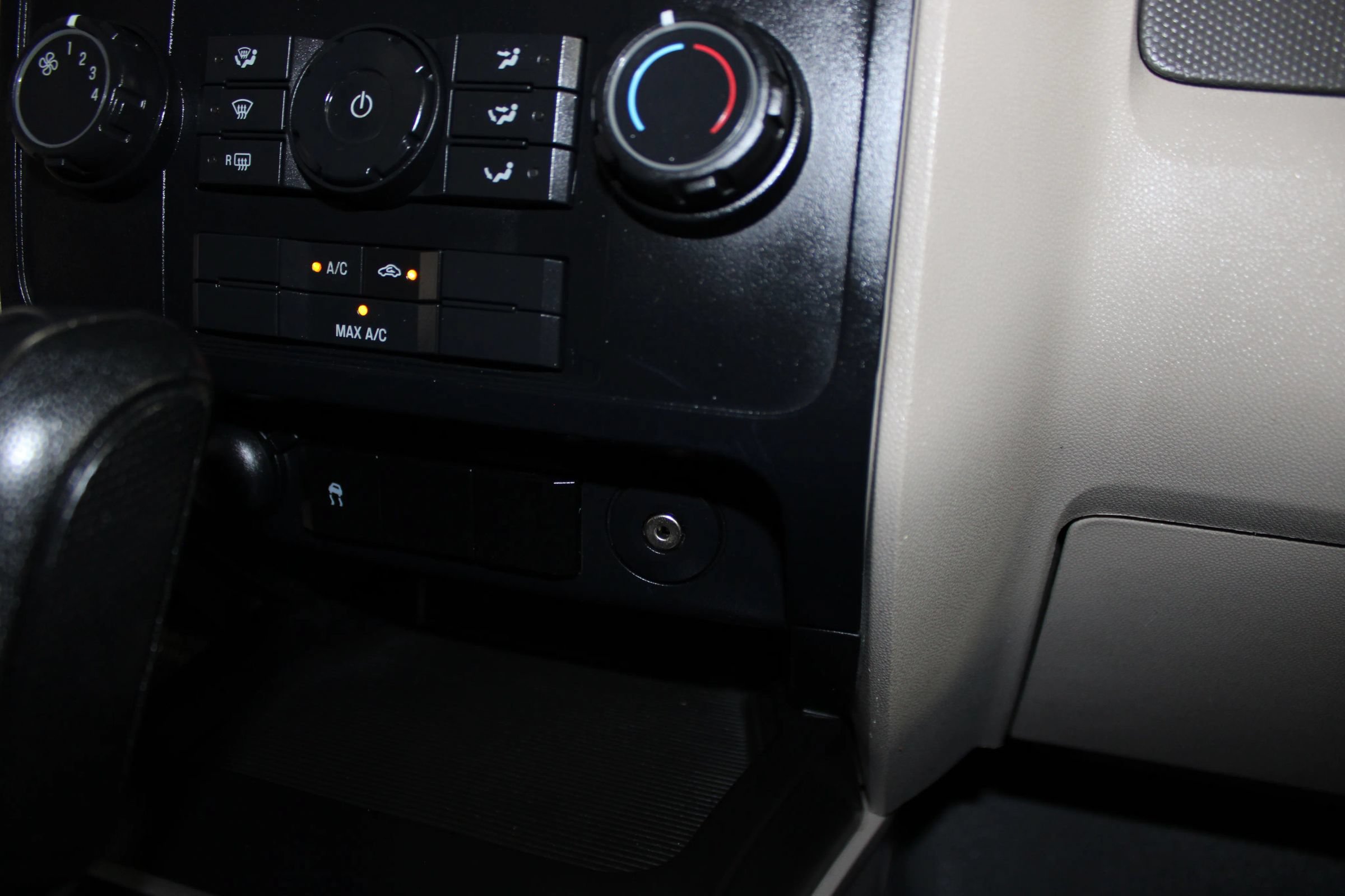 Used 2008 Ford Escape XLS FWD image 16