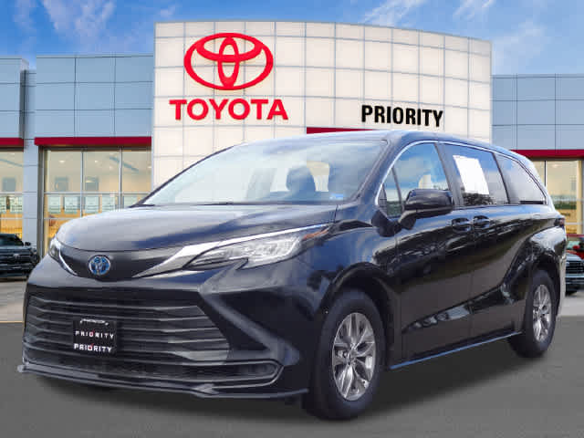 Used 2023 Toyota Sienna LE