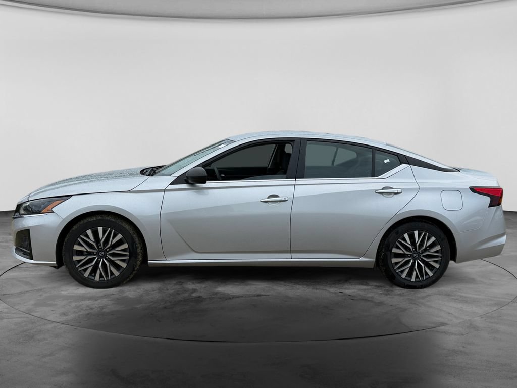Used 2024 Nissan Altima 2.5 SV FWD image 5