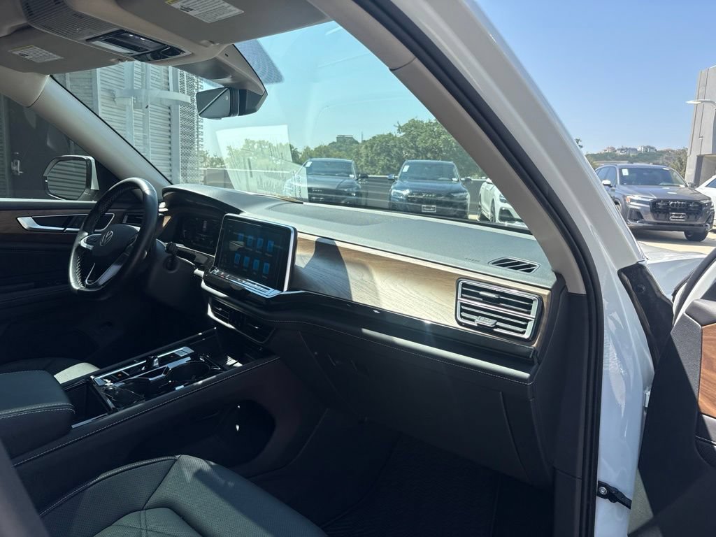 Used 2025 Volkswagen Atlas SE w/ Panoramic Sunroof Package FWD image 15