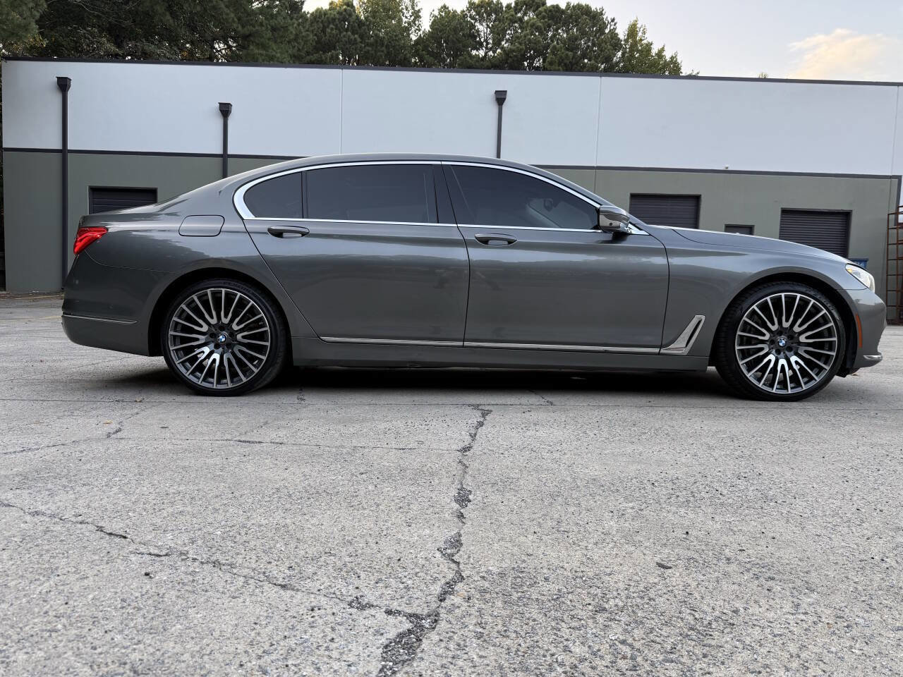 Used 2016 BMW 750i xDrive image 8