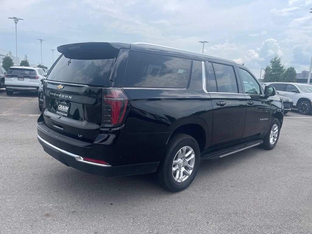 Used 2025 Chevrolet Suburban LT RWD image 7