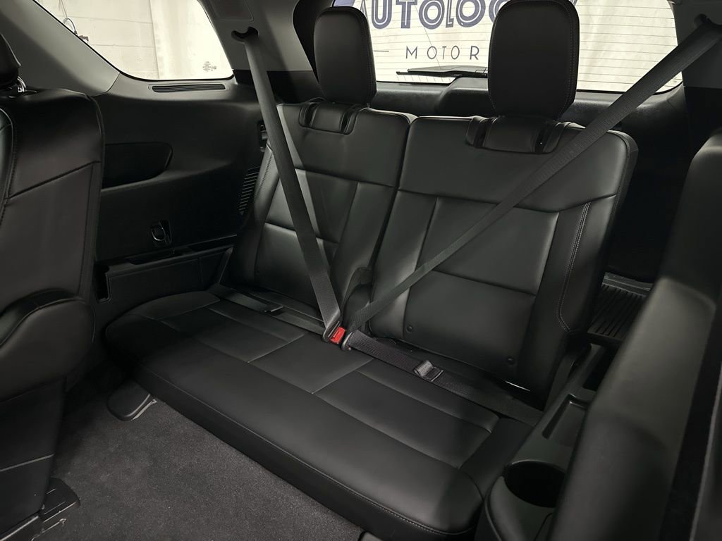 Used 2024 Ford Explorer XLT w/ Equipment Group 202A AWD/4WD image 24