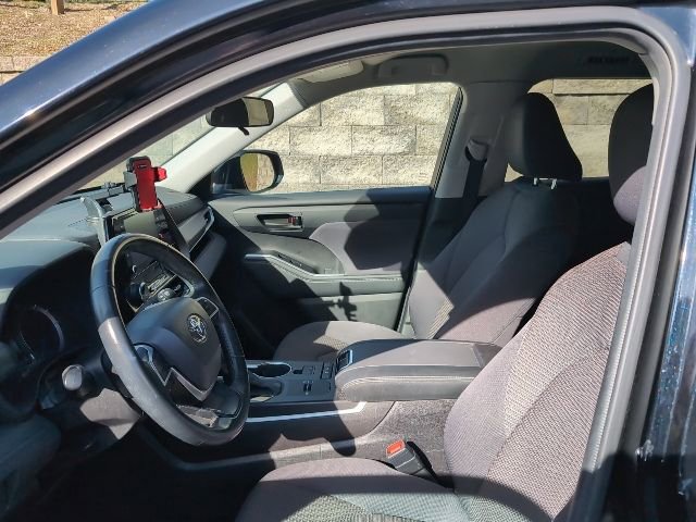Used 2022 Toyota Highlander LE AWD/4WD image 13