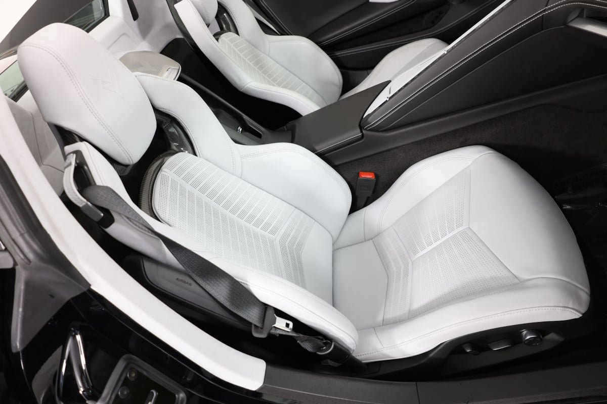 Used 2025 Chevrolet Corvette Stingray Premium Conv w/ Z51 Performance Package RWD image 10