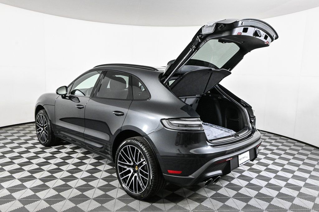 Certified 2026 Porsche Macan AWD/4WD image 35