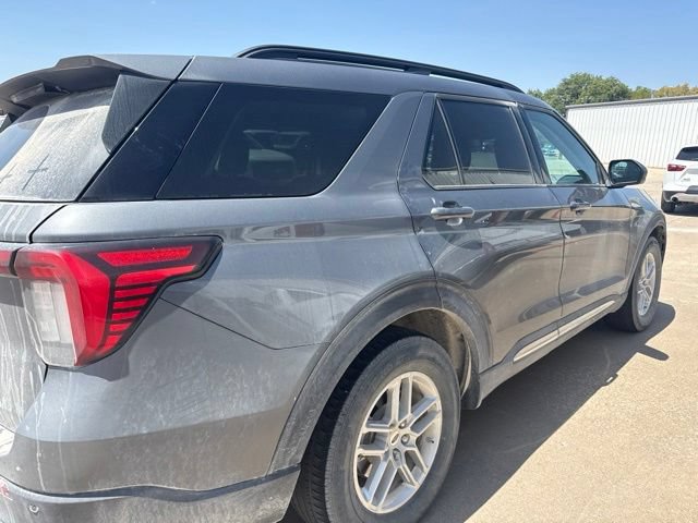 Used 2025 Ford Explorer Active w/ Active Comfort Package RWD image 7