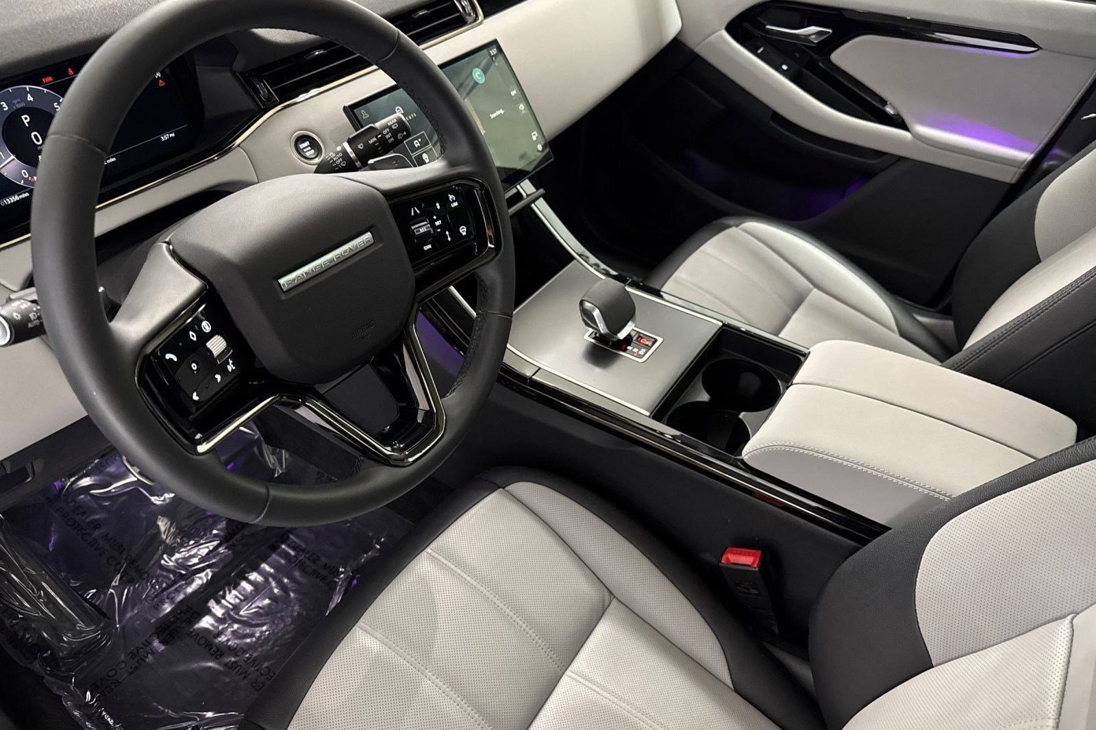 Used 2024 Land Rover Range Rover Evoque Dynamic SE image 4