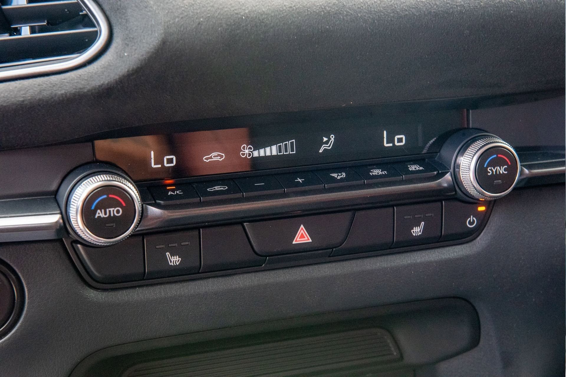 New 2024 MAZDA CX-30 Carbon image 20