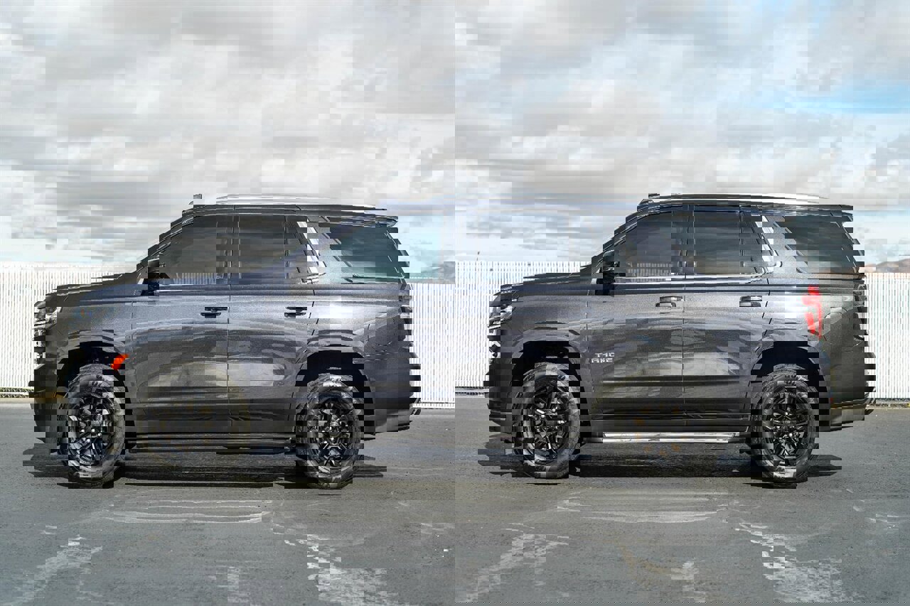 Used 2022 Chevrolet Tahoe LT w/ Luxury Package image 3