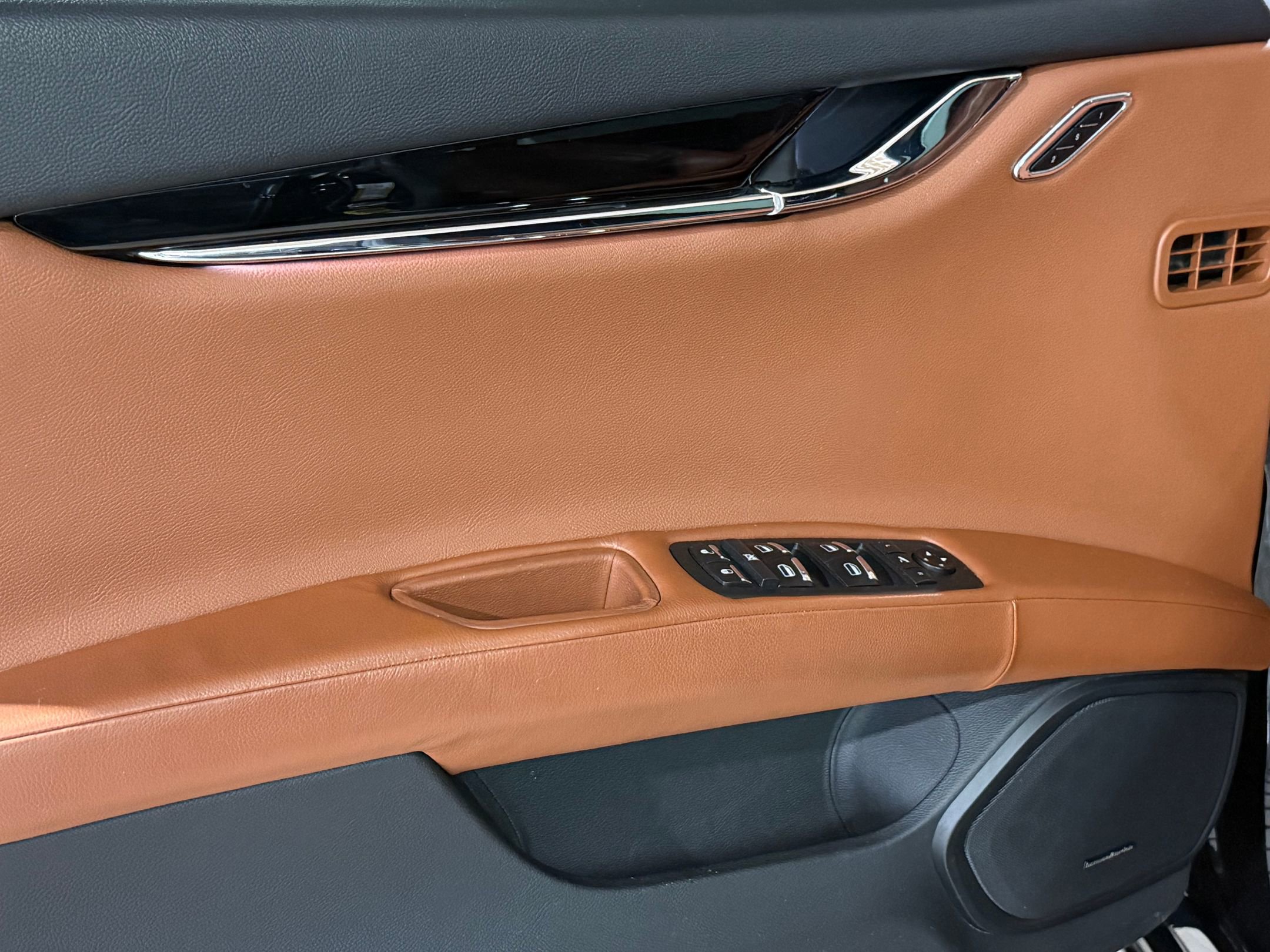 Used 2022 Maserati Quattroporte Modena image 13