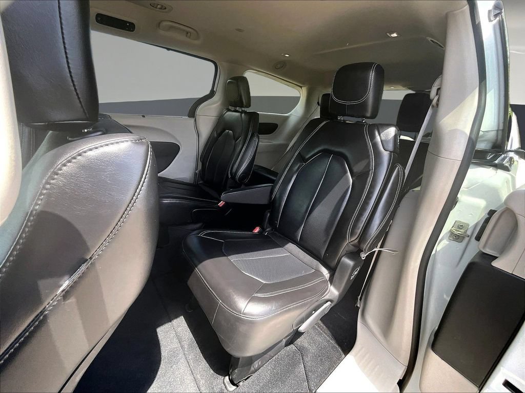 Used 2024 Chrysler Pacifica Touring-L FWD image 25
