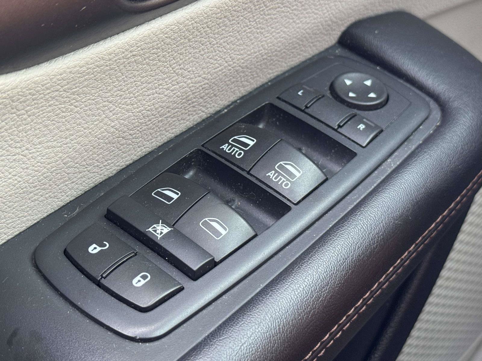 Used 2017 Chrysler Pacifica LX FWD image 10
