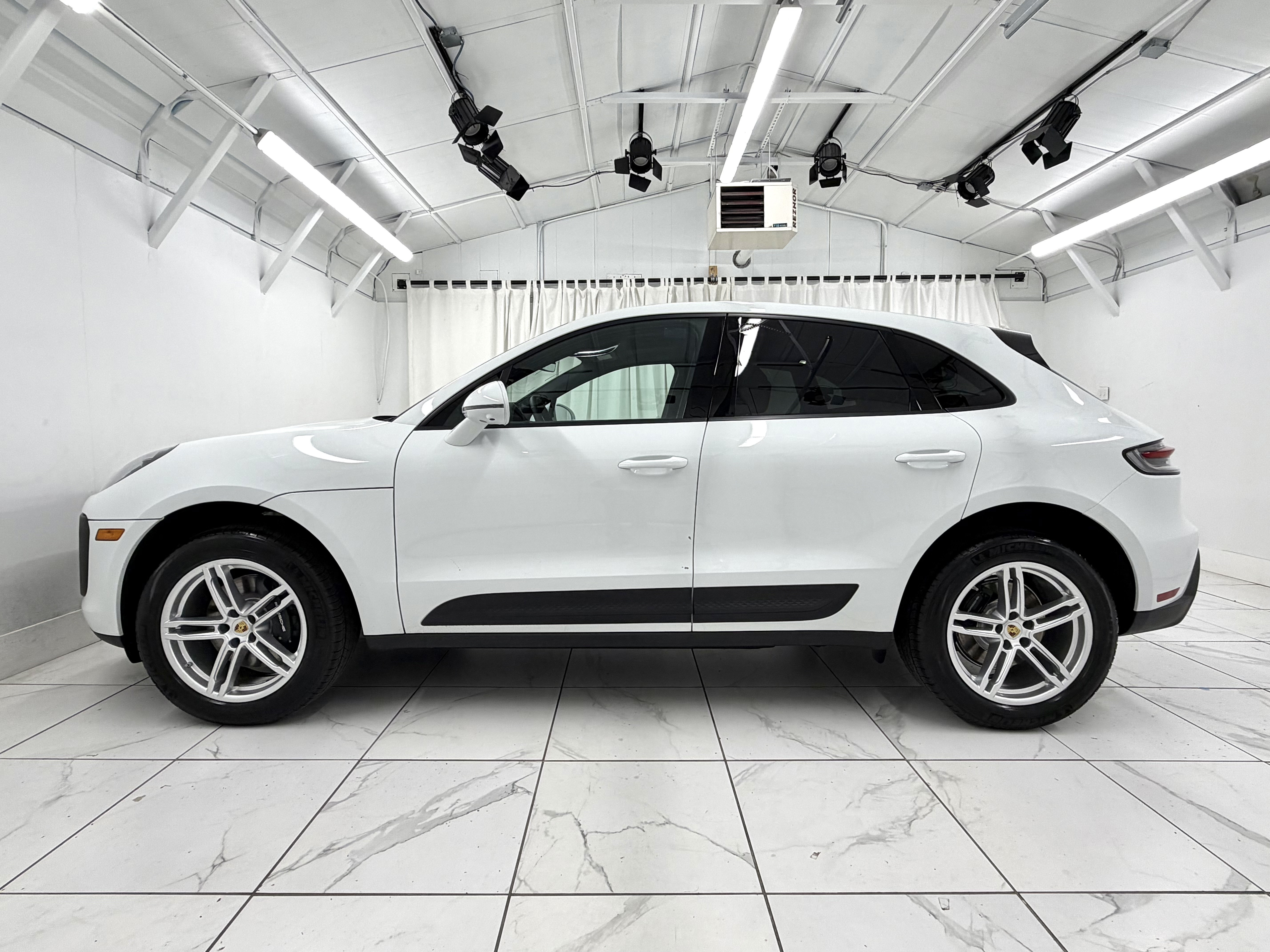 Certified 2026 Porsche Macan AWD/4WD image 3