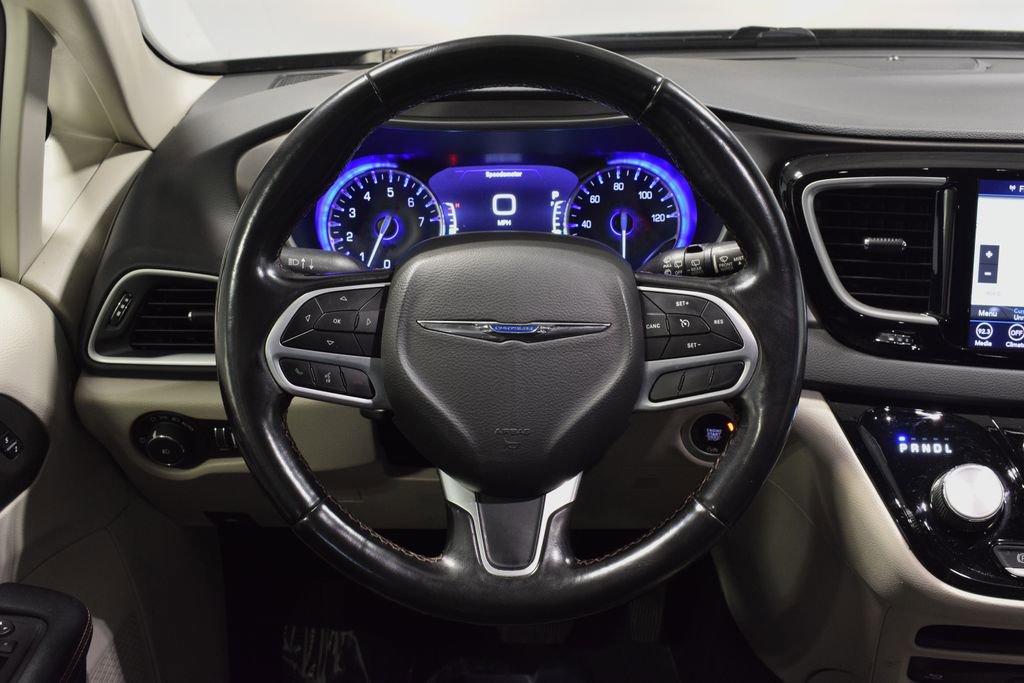 Used 2020 Chrysler Pacifica Touring-L Plus image 17