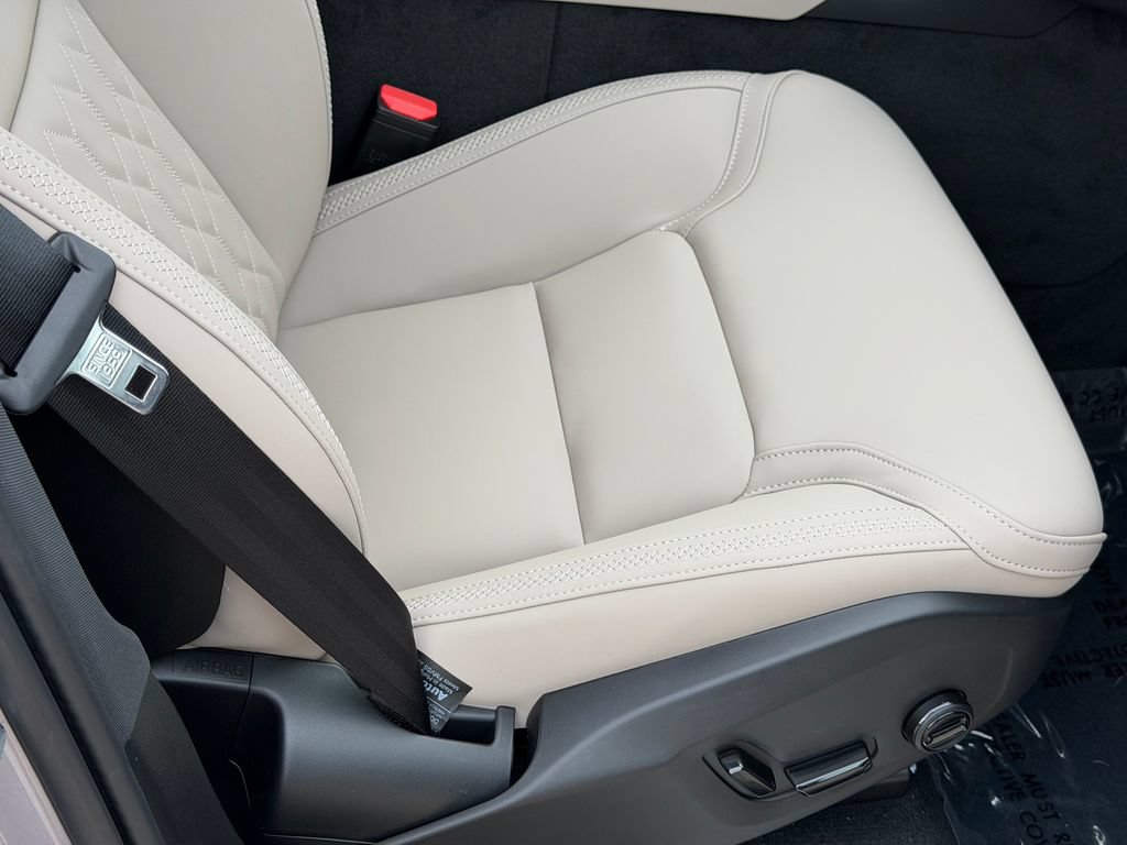 New 2026 Volvo XC90 B6 Plus AWD/4WD image 8