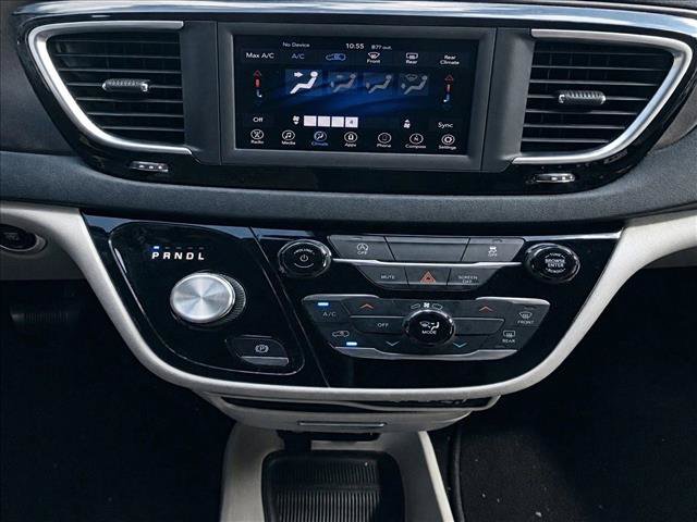 Used 2021 Chrysler Voyager Lxi FWD image 14