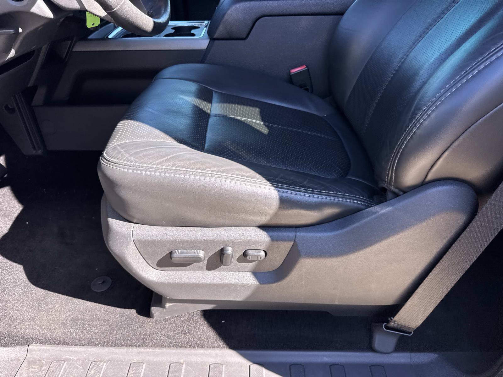 Used 2011 Ford F250 Lariat w/ Lariat Interior Pkg RWD image 16